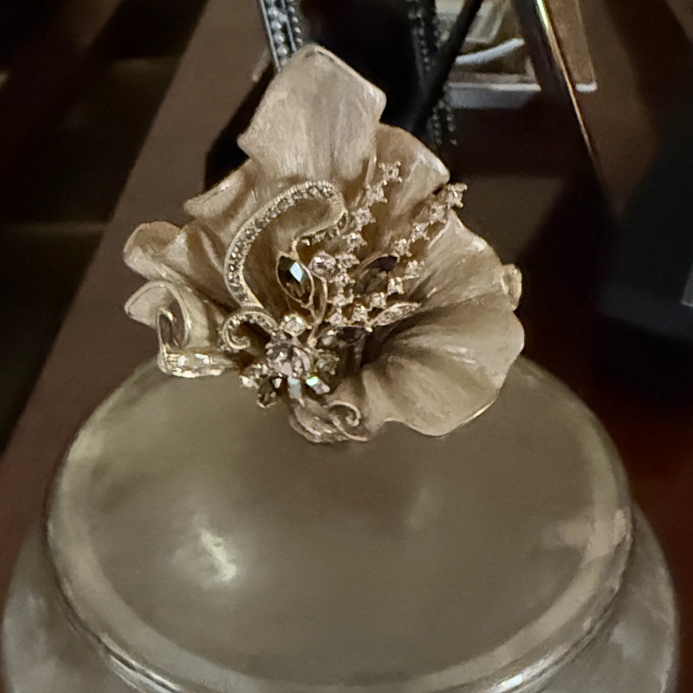 Jay Strongwater Gold Floral Vase